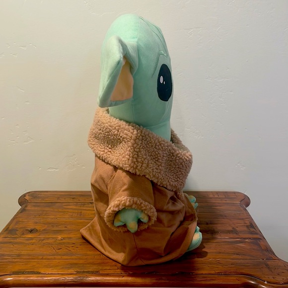 Disney Baby Yoda stuffed animal - Picture 4 of 4